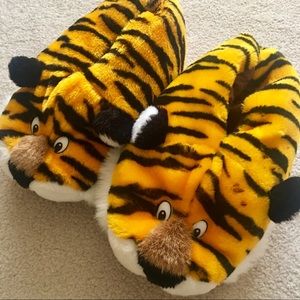 BRAND NEW Tiger 🐯 slippers